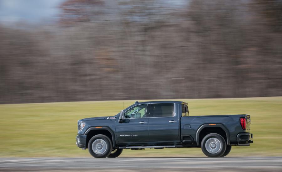  GMC Sierra 2500 HD Denali Crew Cab 2019 года  (фото 28 из 40)